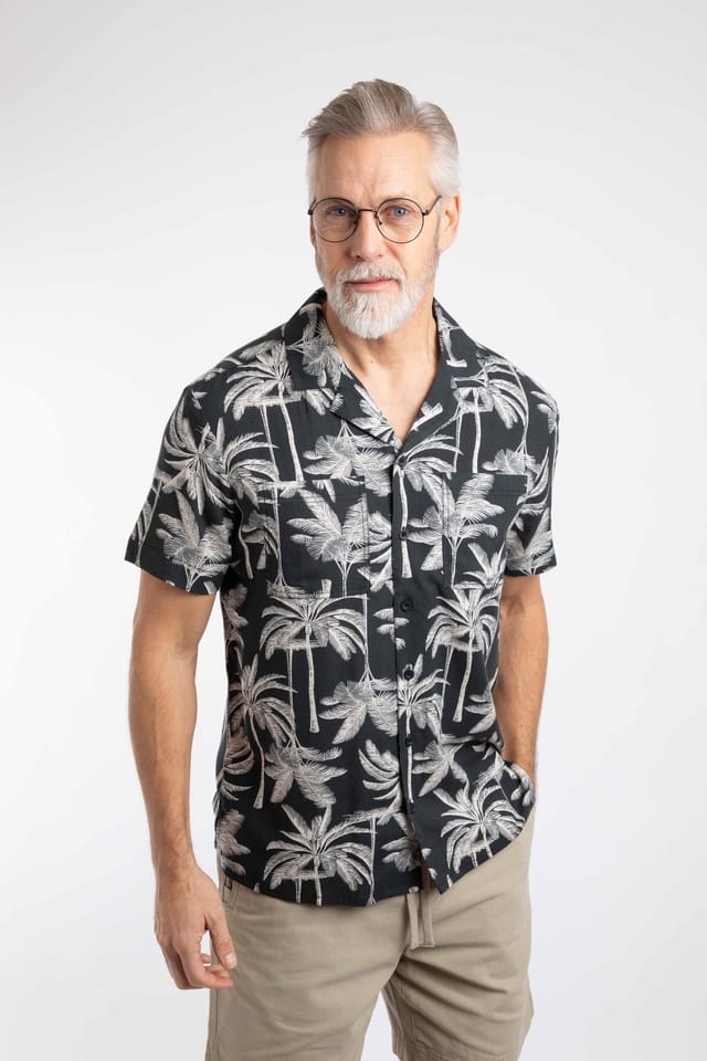 Weird Fish Weird Fish Men's Holborn Printed Hawaiian Shirt in Black - 3