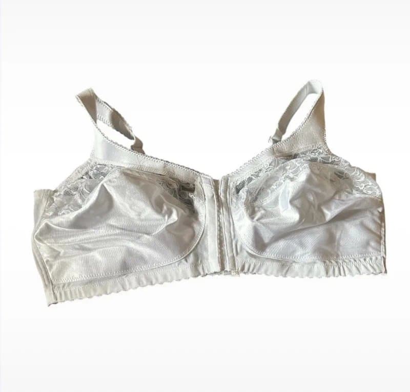 Glamorise Glamorise woman's lace MagicLift Minimizer Bra. Size 48D. white RRP£45