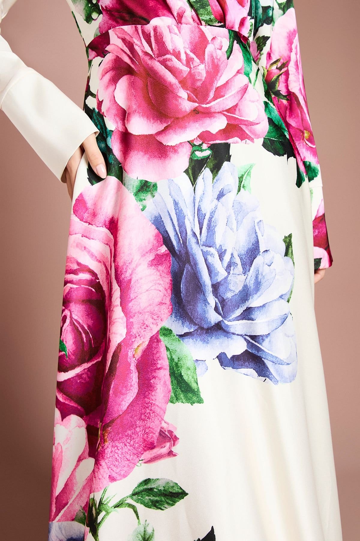 Coast Coast Women's Muse Floral Long Sleeve Wrap Front Gown in Ivory - 4