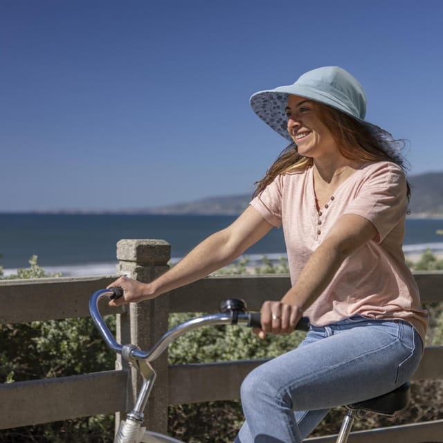 Sunday Afternoons Sunday Afternoons Women's 'Natural Blend' Reversible UPF 50+ Sun Hat With Neck Cape in Blue - 2