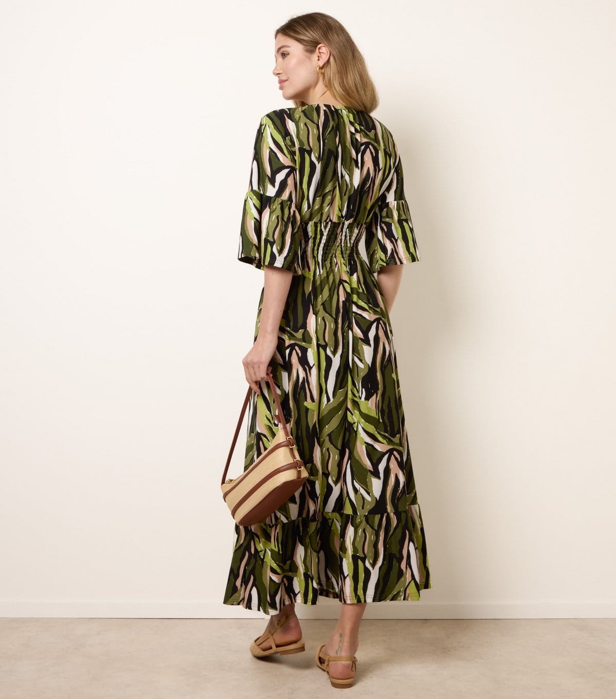 Blue Vanilla Women's Green Abstract Shirred Maxi Dress Blue Vanilla New Look - 4