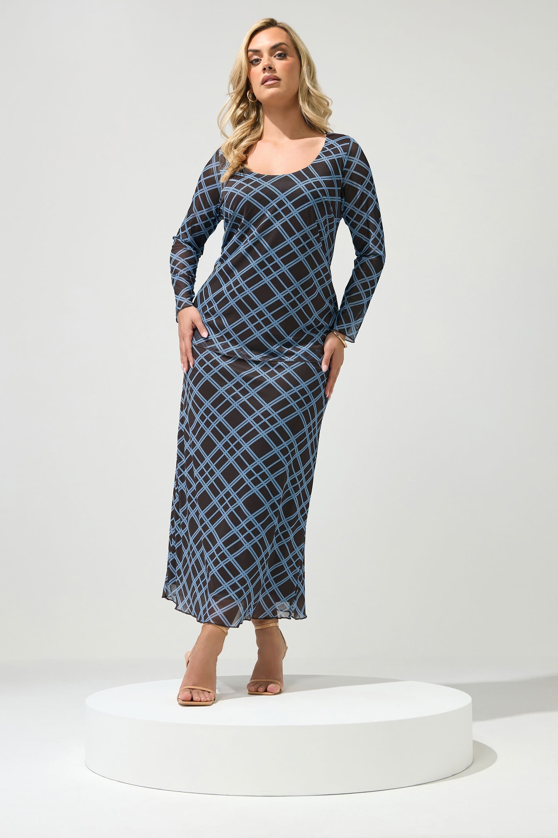 Yours London Plus Size Brown & Blue Check Maxi Skirt