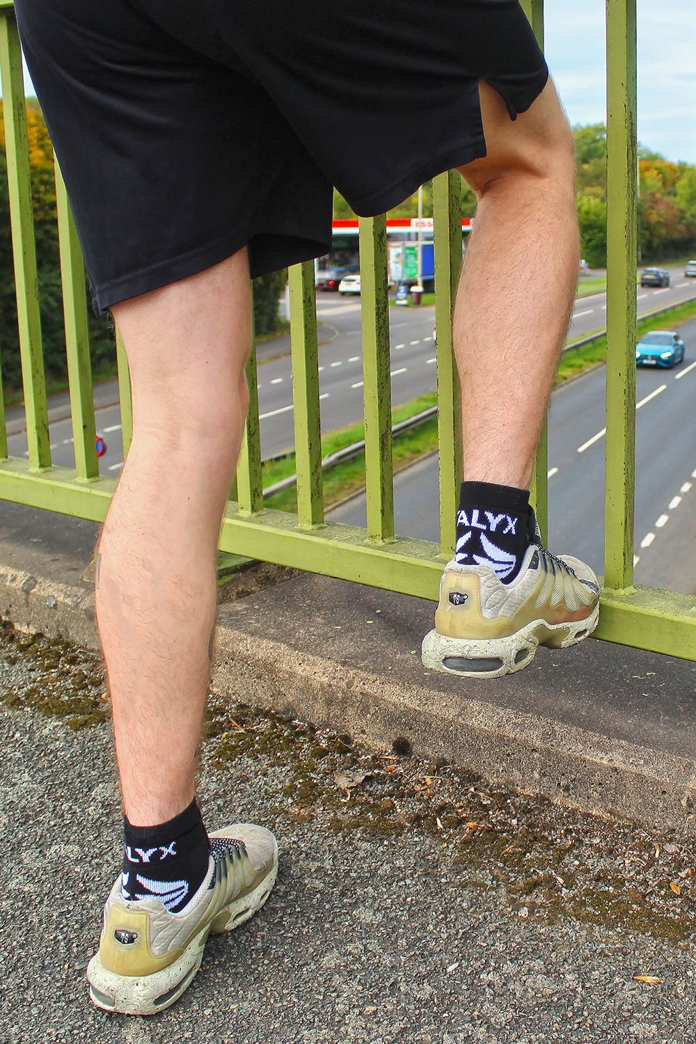 TALYX TALYX Men's 3 Pack Bamboo Ankle Non Slip Grip Socks in Black - 4