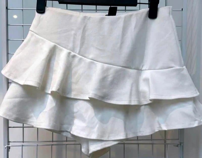 New Look BNWT New Look cute white frill skort shorts size 6