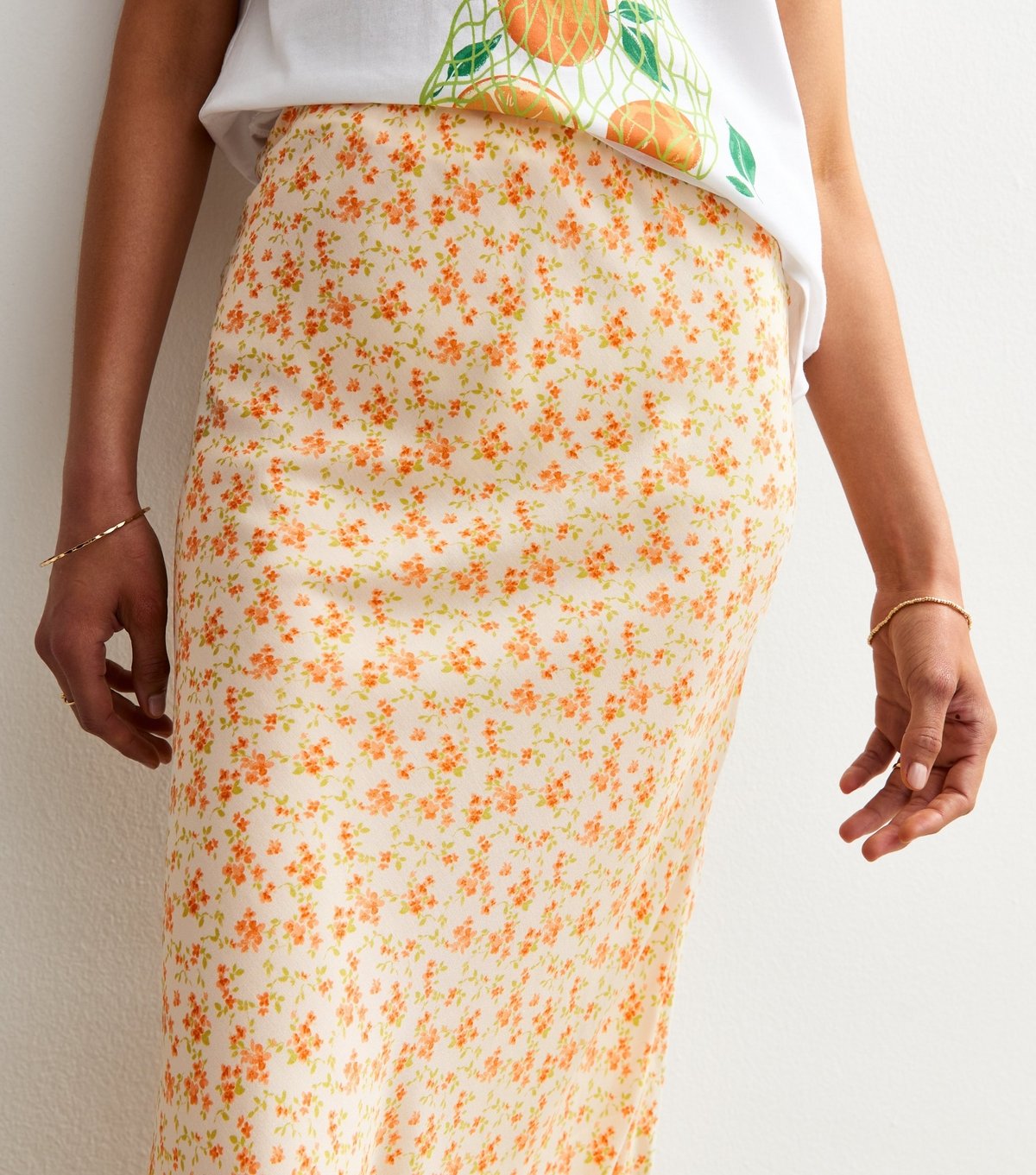 New Look Women's White Floral Print Bias Cut Midi Skirt New Look - 3