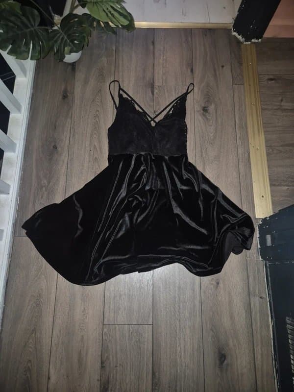 New Look New Look Velvet Black lace skater dress size 8
