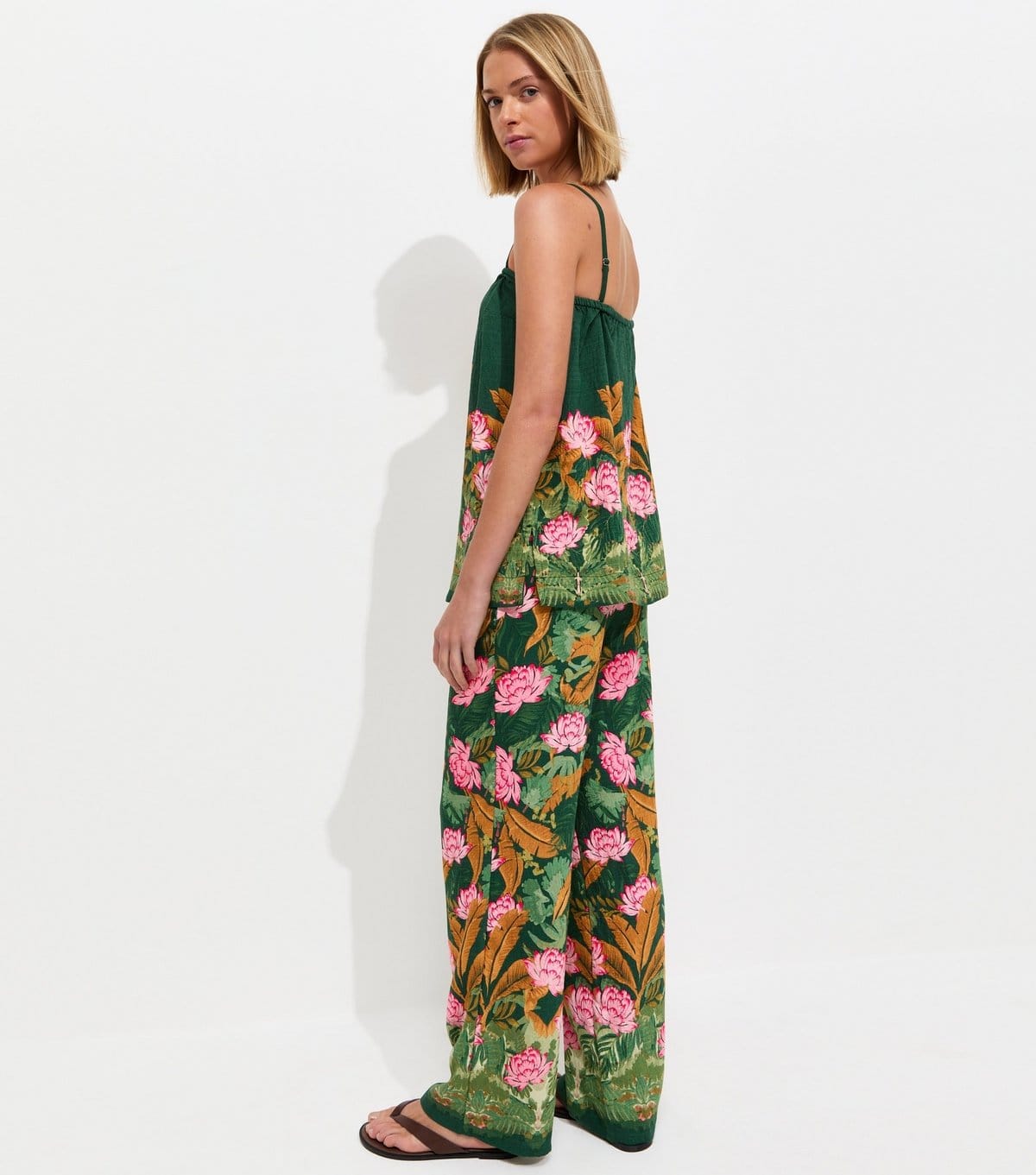 New Look Women's Green Palm Goya Wide Leg Trousers New Look - 4