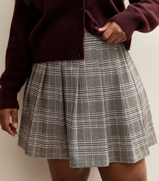 New Look Women's Plus Size Black Check Pleated Mini Skirt Curves New Look - 2