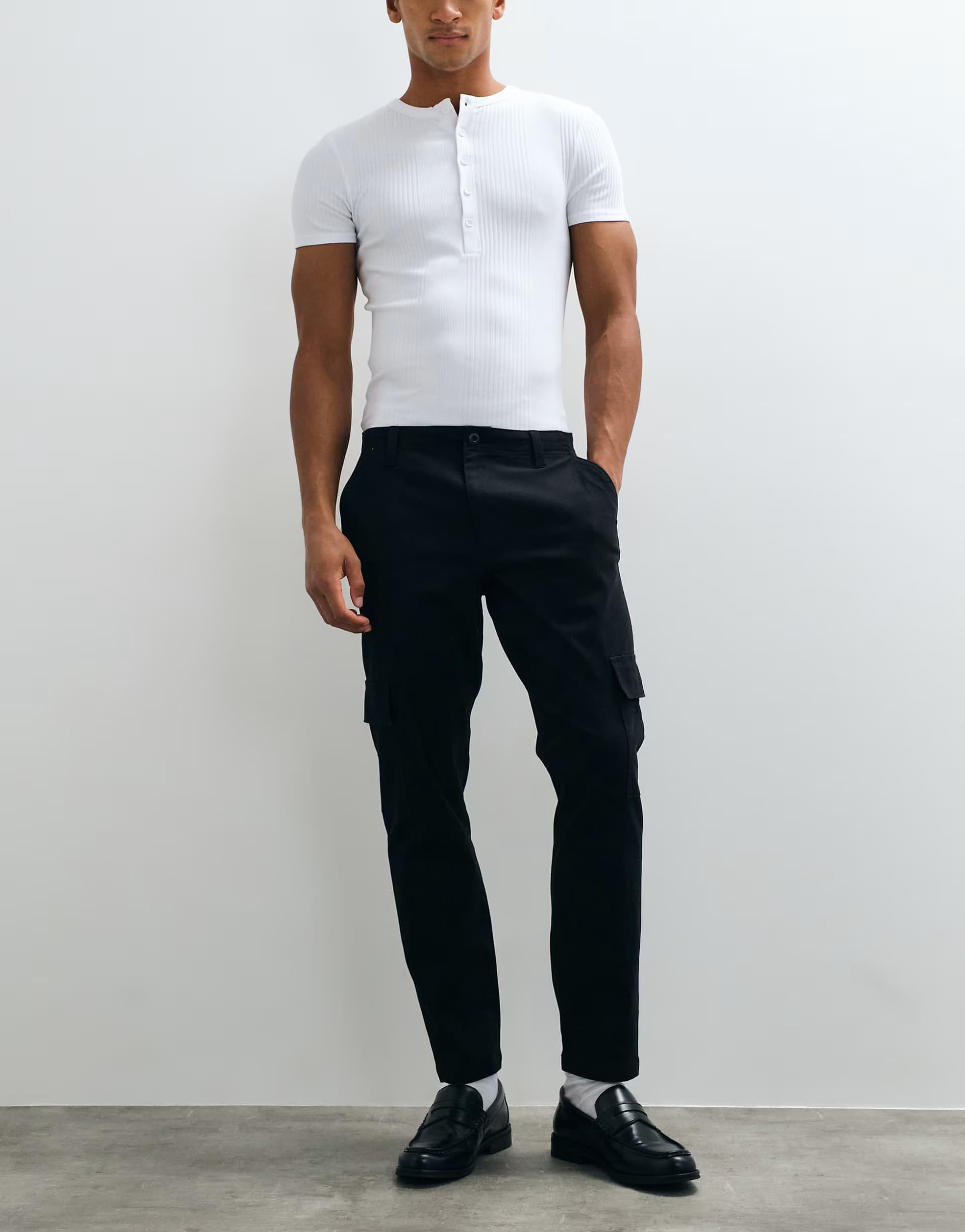 ASOS ASOS DESIGN tapered cargo trousers in black
