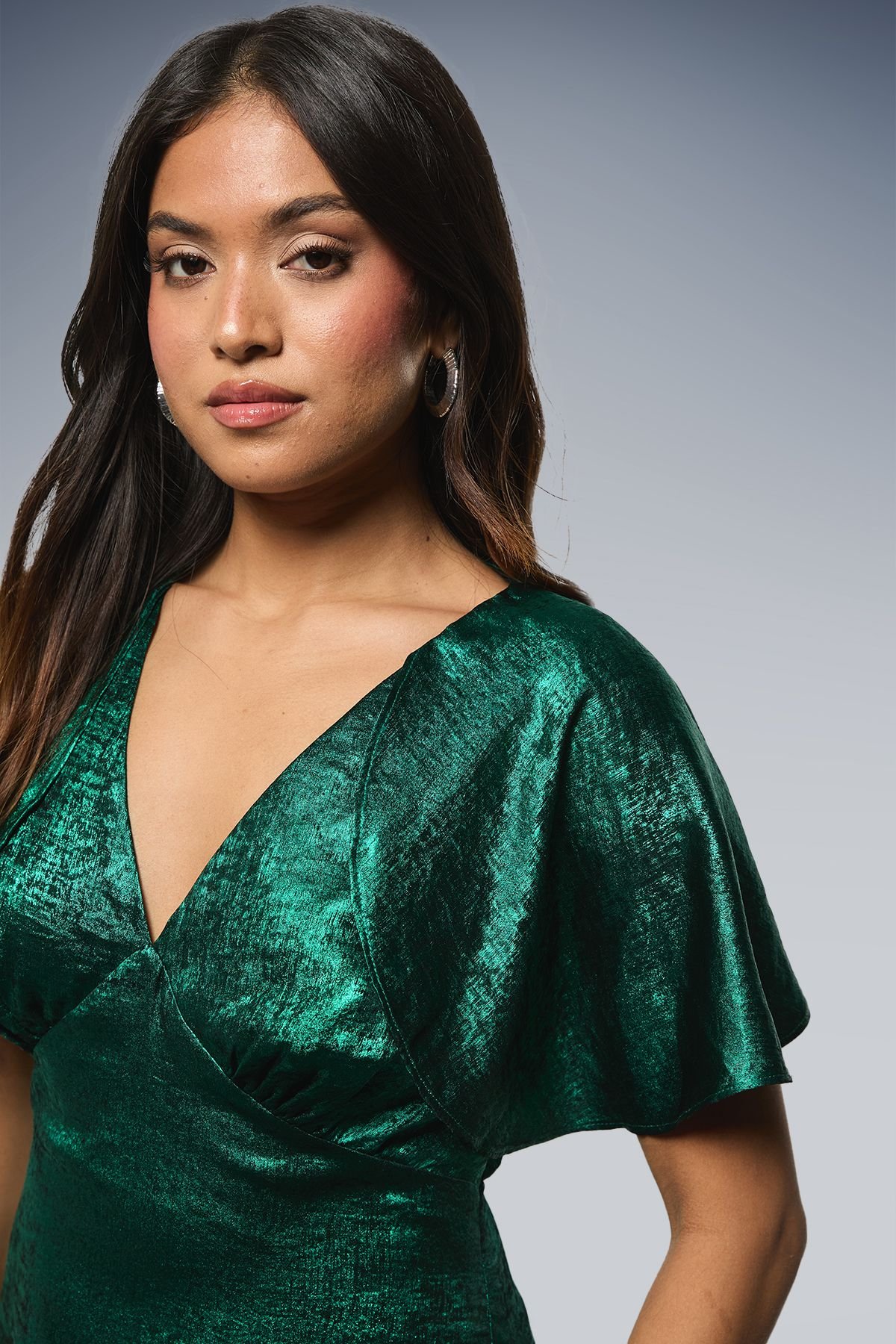 Dorothy Perkins Dorothy Perkins Women's Petite DP Luxe Cape Sleeve Metallic Satin Midaxi Dress in Green - 4