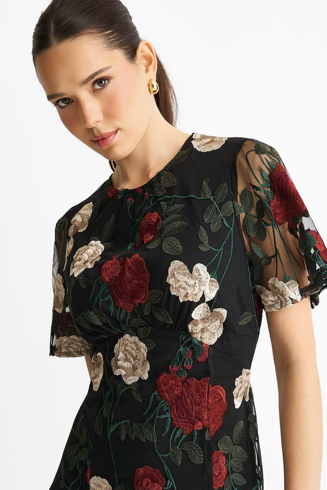 Gini London Gini London Women's Black Angel Sleeves Embroidered Occasion Midi Dress - 2