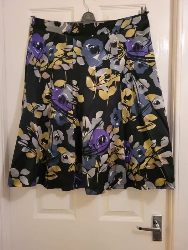 Monsoon Monsoon flower design silk blend flared skirt size 18