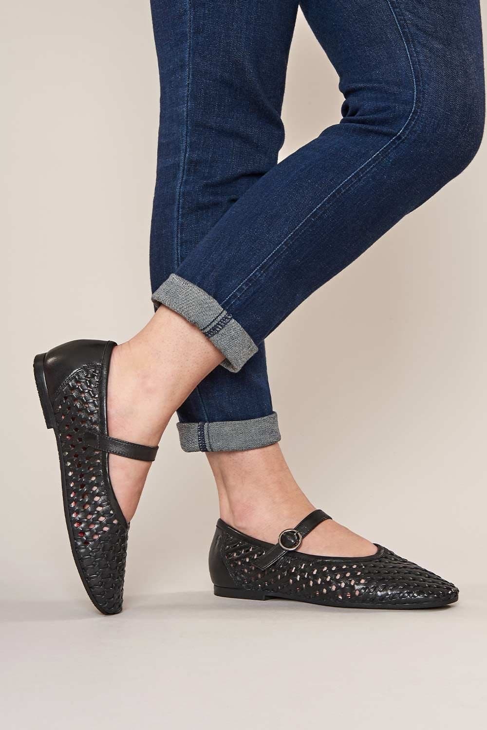 Moshulu Moshulu Women's 'Wenna' Mary Jane Woven Ballet Pump in Black