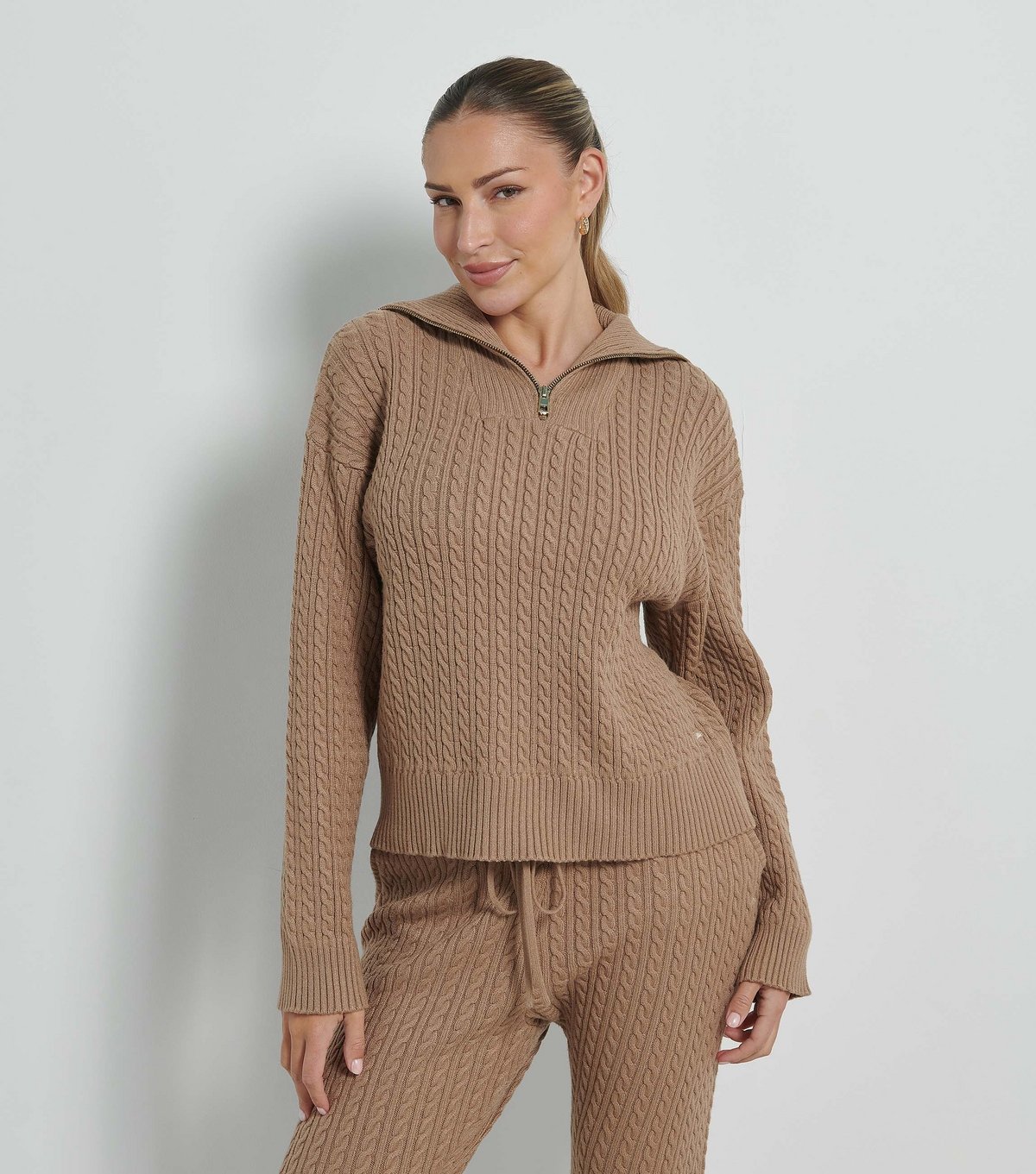 Rise Women's by Zara McDermott Tan Cable Knit Quarter Zip Jumper Rise New Look - 2