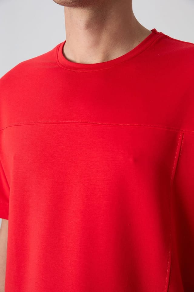 Tommy Life Tommy Life Men's Oversized Crew Neck T-shirt in Red - 2