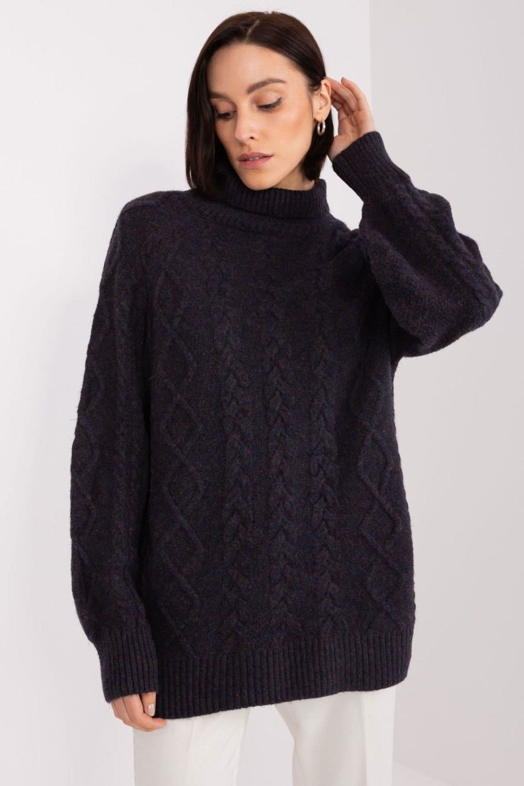 Love Lace Love Lace Women's Plaid Texture Turtleneck Acrylic Sweater in Black