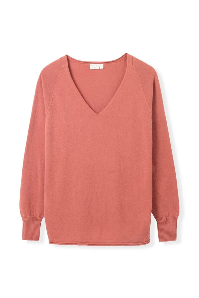 Celtic & Co Celtic & Co Women's British Geelong Relaxed V-Neck Sweater in Dusty Pink - 2