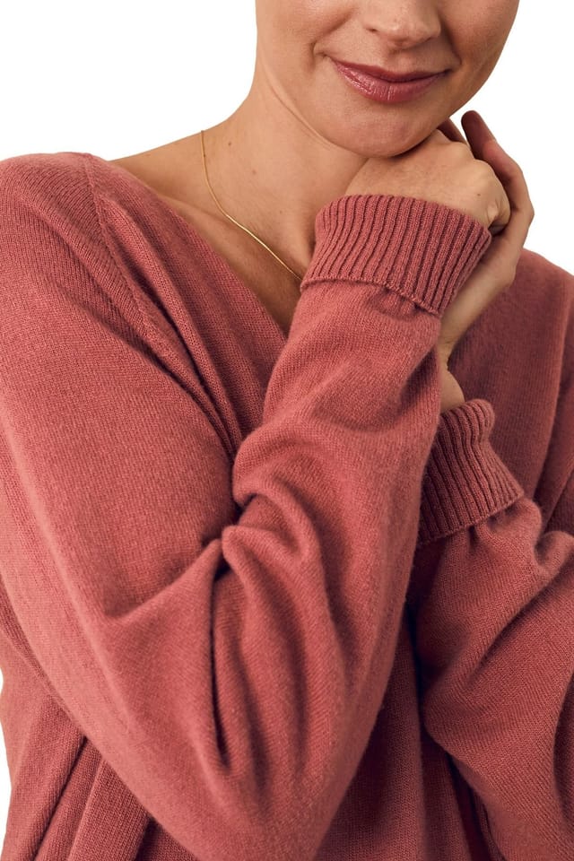 Celtic & Co Celtic & Co Women's British Geelong Relaxed V-Neck Sweater in Dusty Pink - 3
