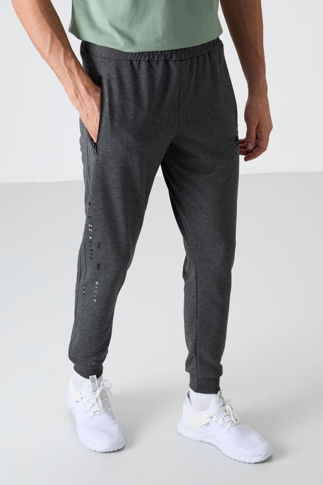 Tommy Life Tommy Life Men's Solid Jogger Sweatpants in Charcoal
