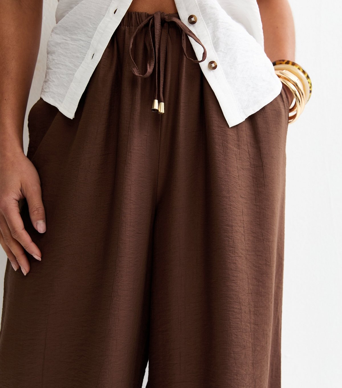 New Look Women's Petite Dark Brown Crinkle Texture Wide Leg Trousers New Look - 2