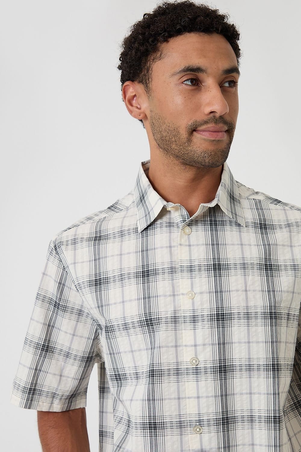 Threadbare Threadbare Men's Check Boxy Fit Short Sleeve Shirt in Off-White - 4