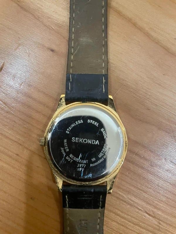 Sekonda Sekonda Quartz Men’s Black Dial Gold Watch 3777 – Genuine Leather Strap, Classic Vintage Style