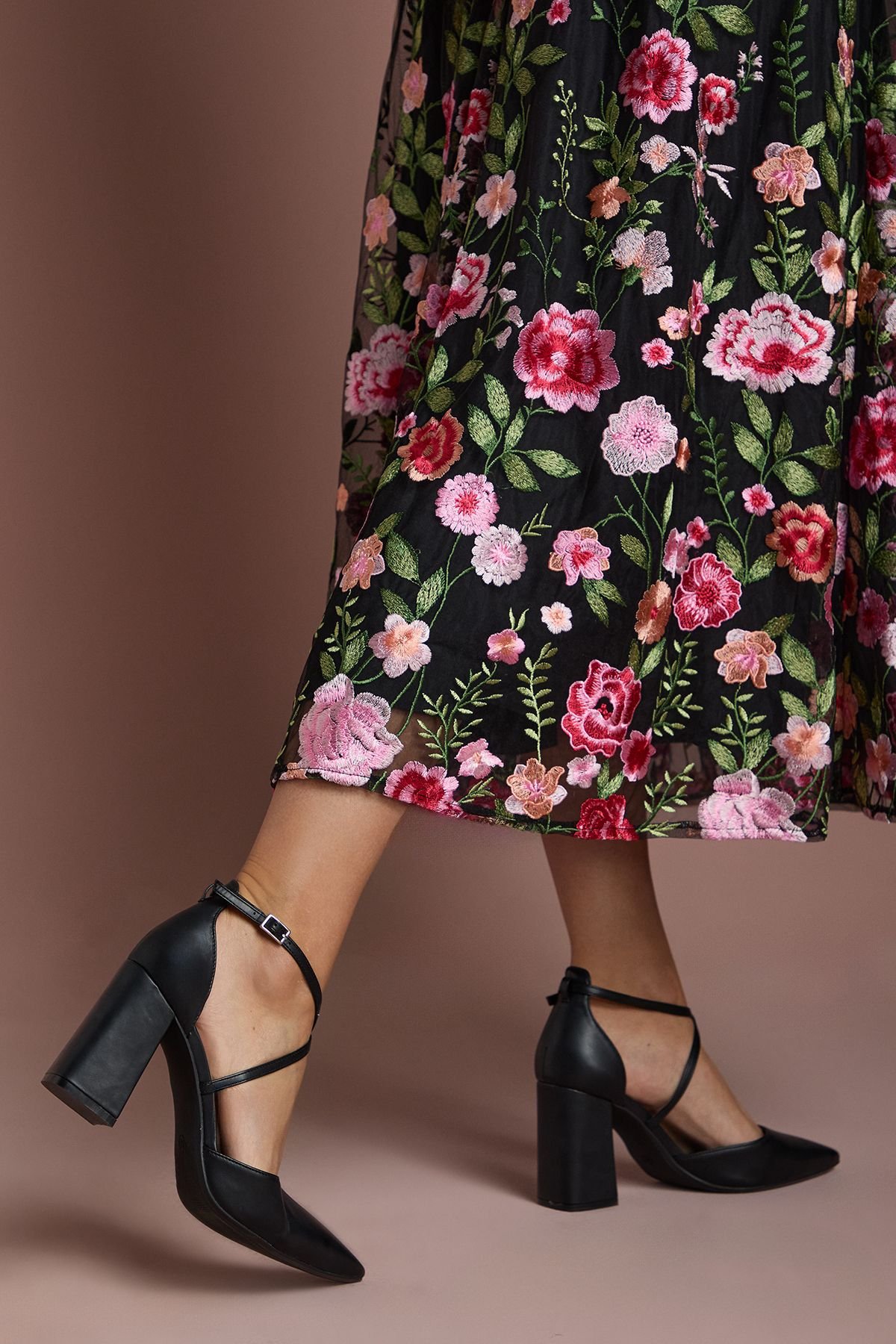 Coast Coast Women's Treat Faux Leather Cross Strap Pointed Block Heel Court Shoes in Black - 4