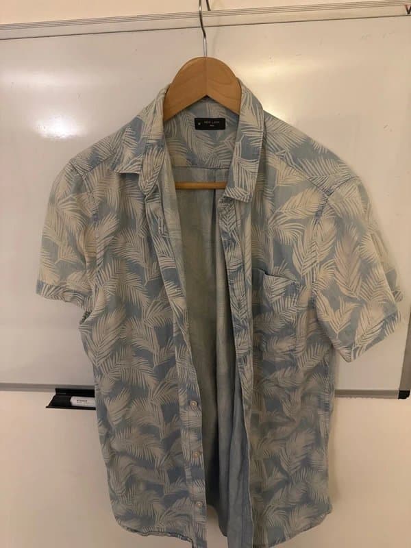 New Look New look feathers short sleeve shirt