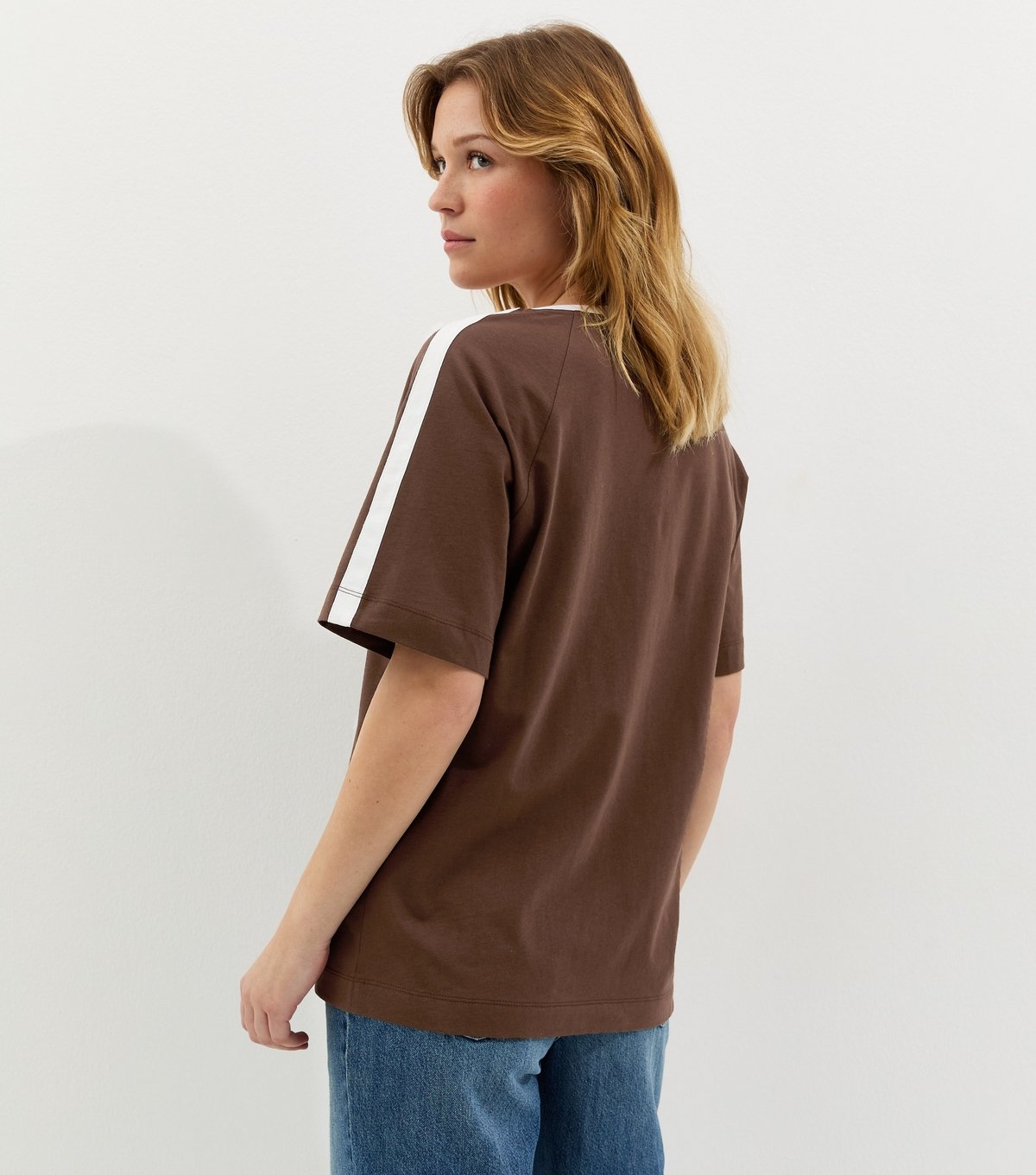 New Look Women's Dark Brown V-Neck Football T-Shirt New Look - 4