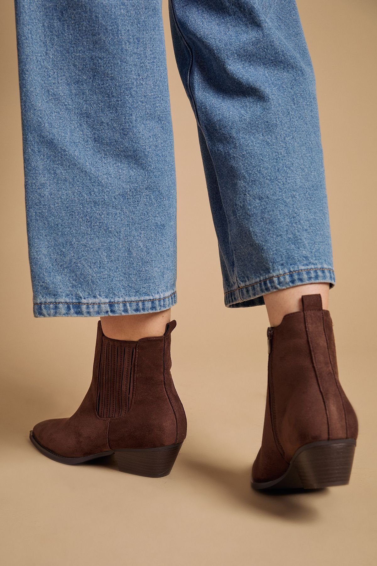 Oasis Oasis Women's Debbie Faux Suede Covered Gusset Western Ankle Boots in Chocolate - 4