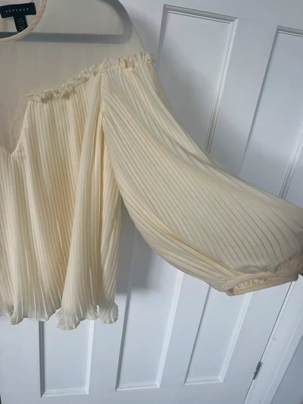 Topshop Topshop pleated chiffon top size 8