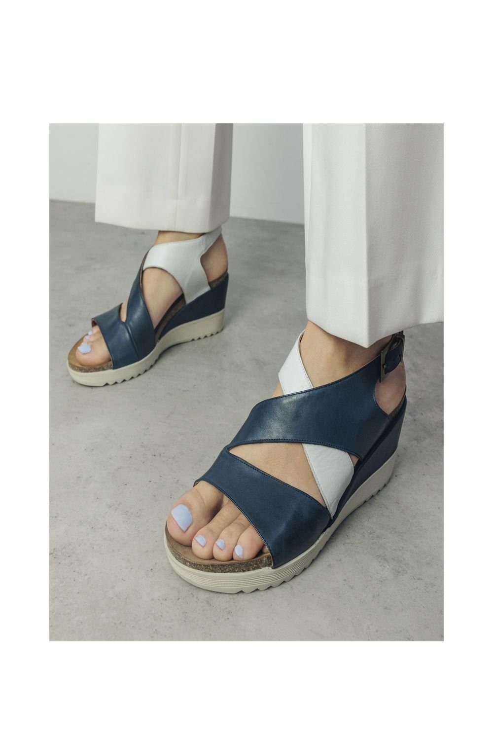 Moda In Pelle Moda In Pelle Women's 'Kalina' Leather Wedges in Navy - 2