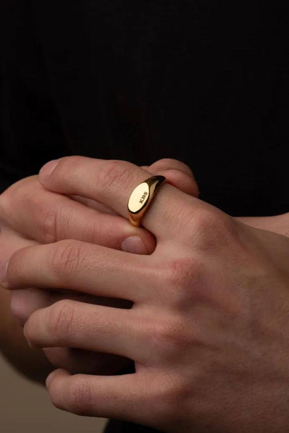 Outrage London Outrage London Men's 18K Gold Oval Signet Ring - 4