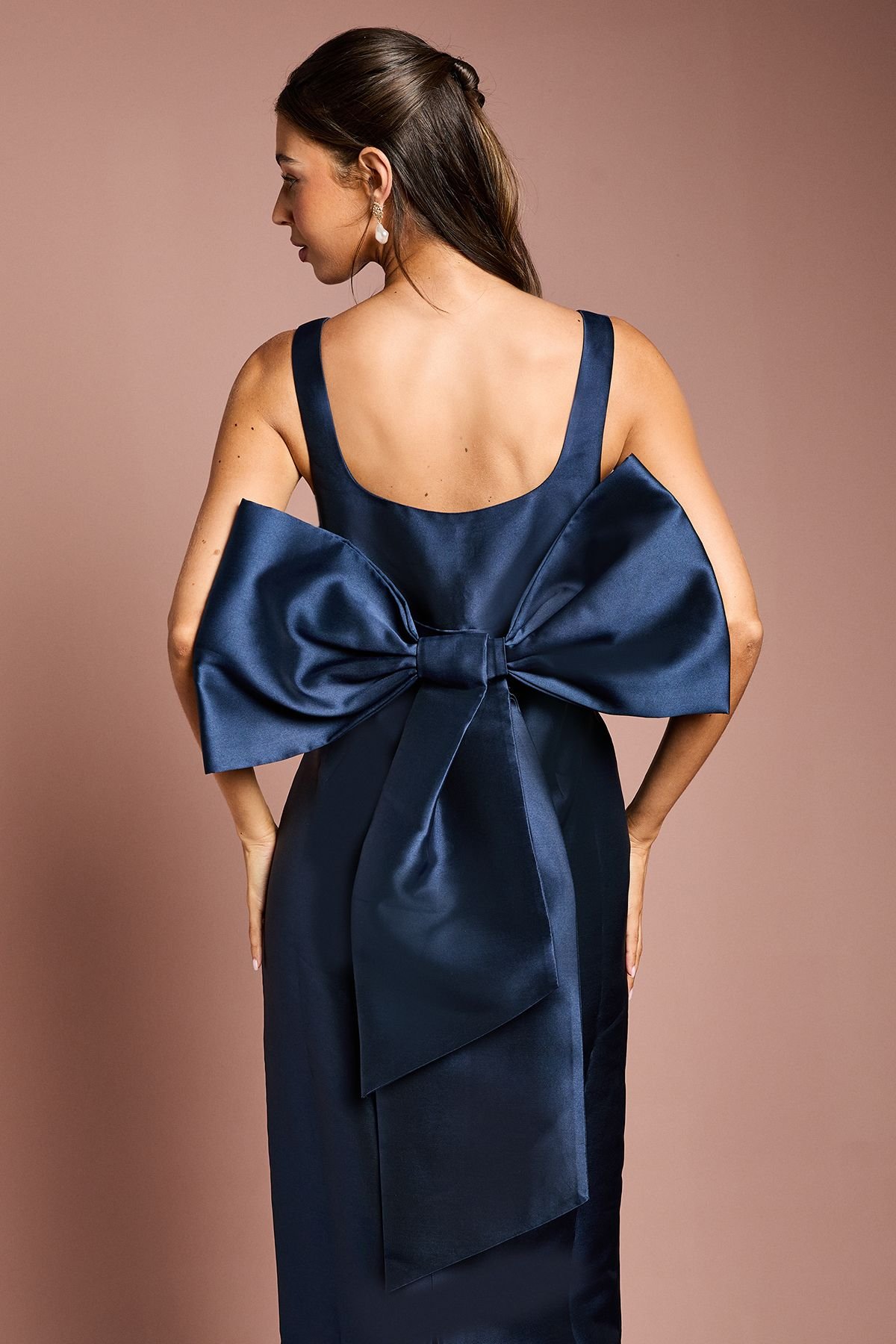 Coast Coast Women's Twill Sleeveless Column Bridesmaid Dress with Statement Bow Back in Navy - 3