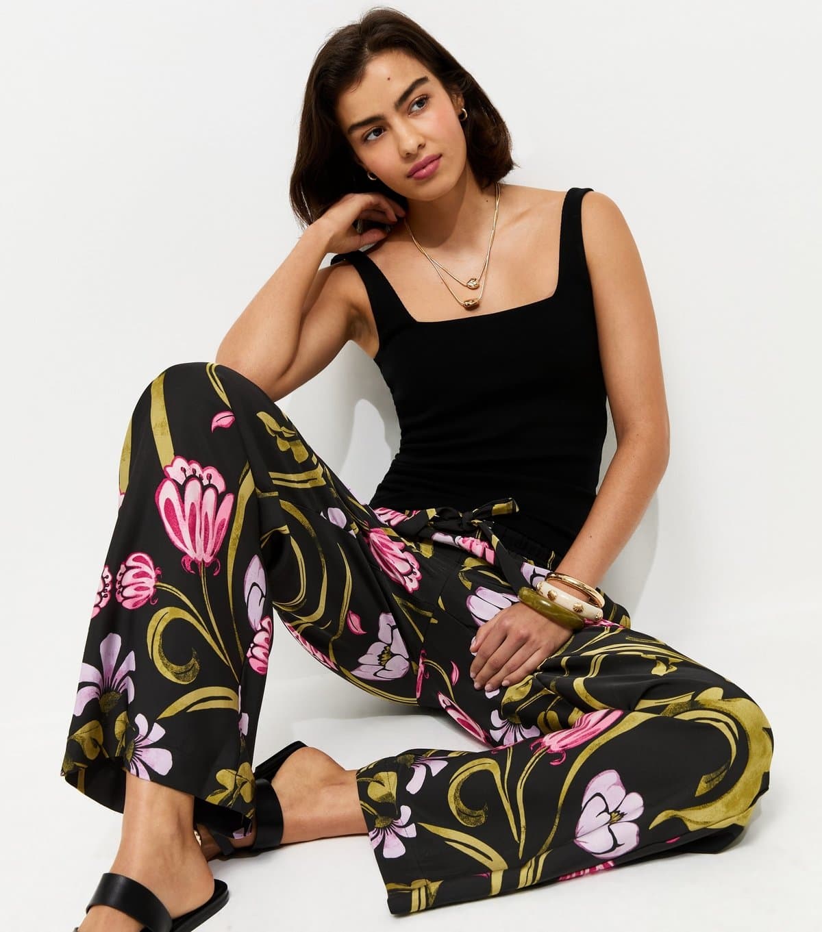 New Look Women's Black Botanical Print Trousers New Look