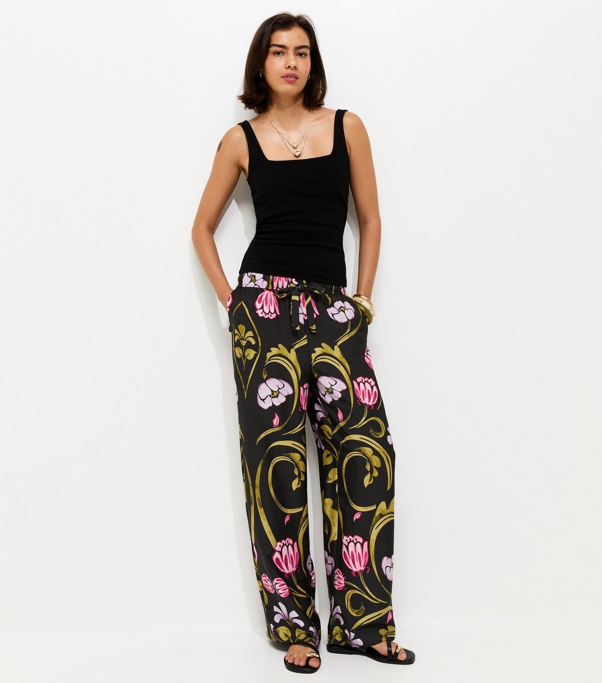 New Look Women's Black Botanical Print Trousers New Look - 2