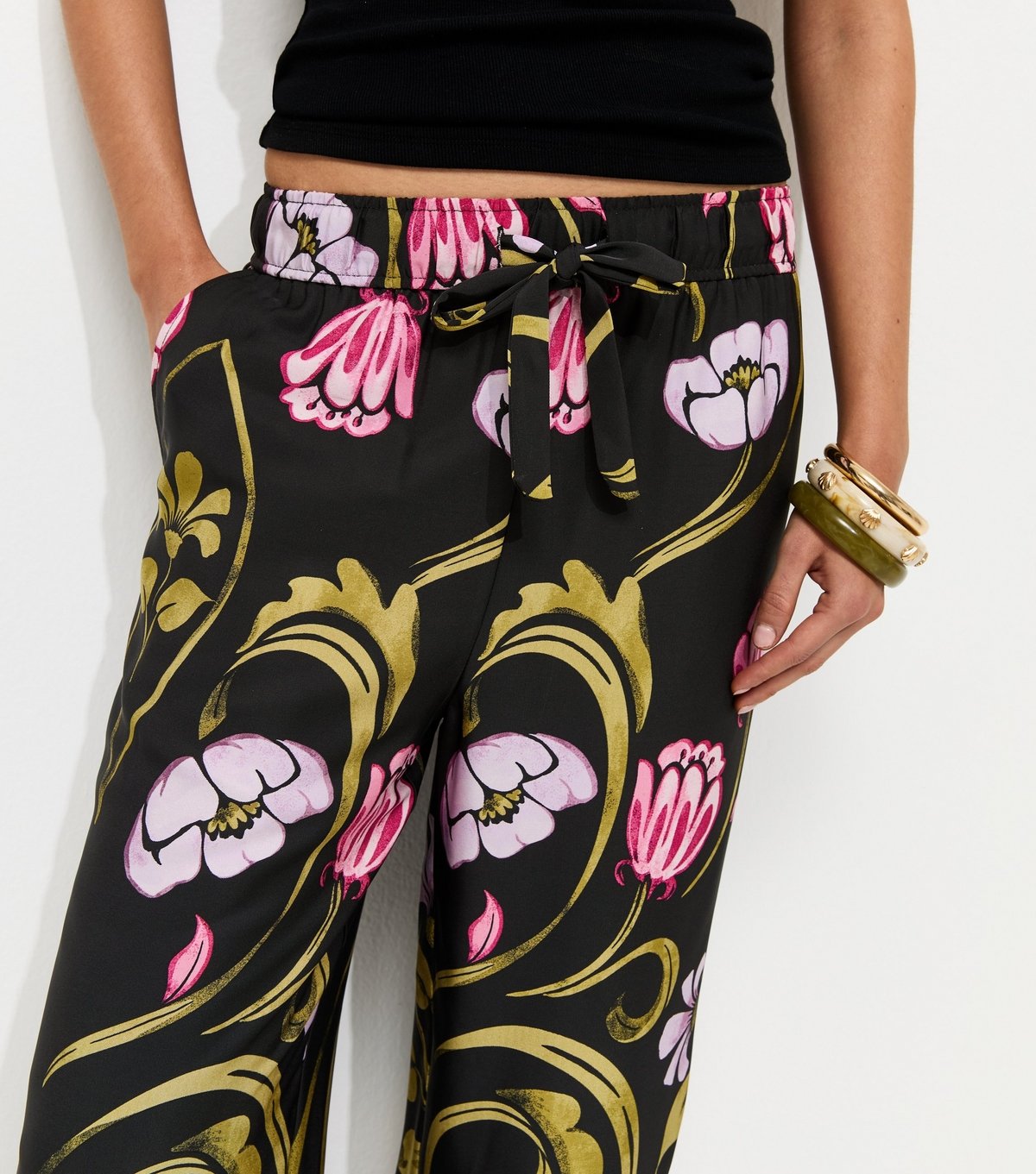 New Look Women's Black Botanical Print Trousers New Look - 3