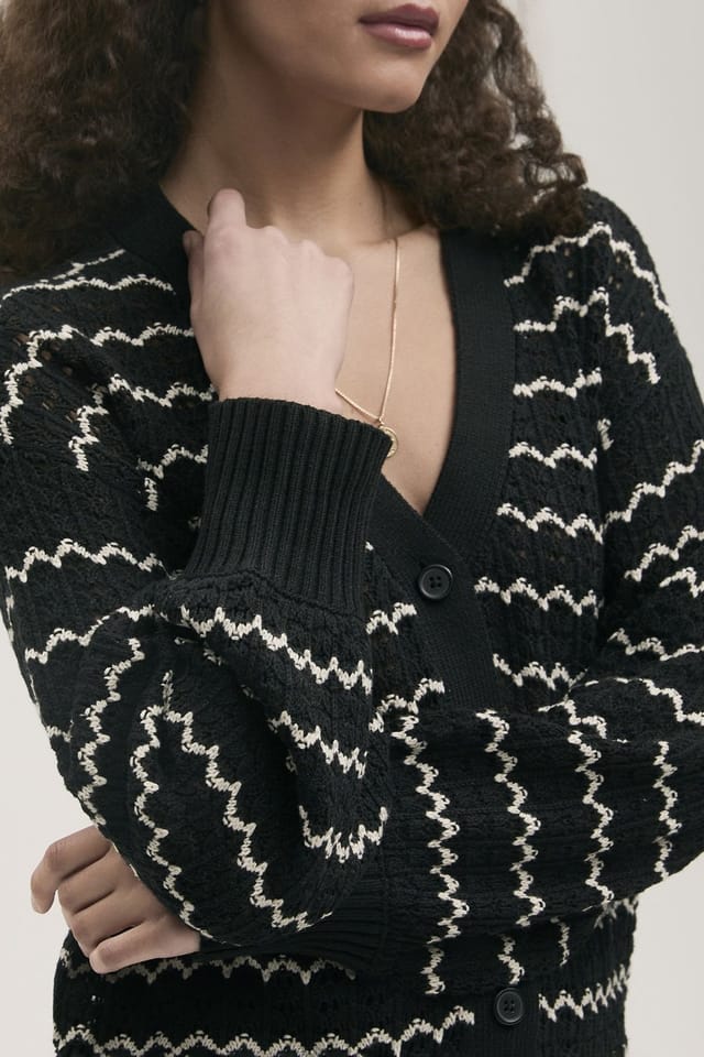 Finery London Finery London Women's Alena V-Neck Crochet Cardigan in Black - 2