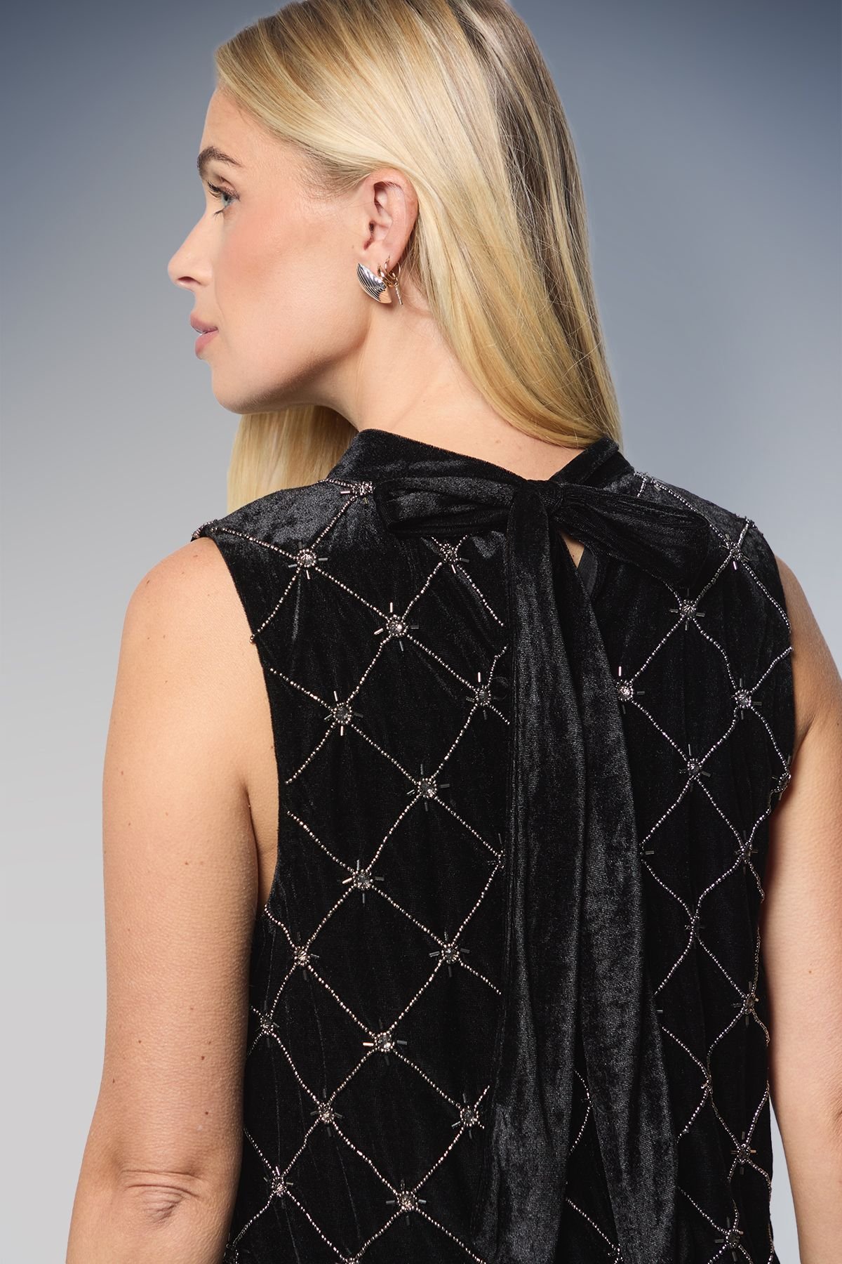 Wallis Wallis Women's Petite Occasion Velvet Embellished Top in Black - 4