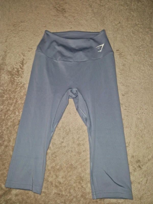 Gymshark Size small 3/4 gymshark leggings