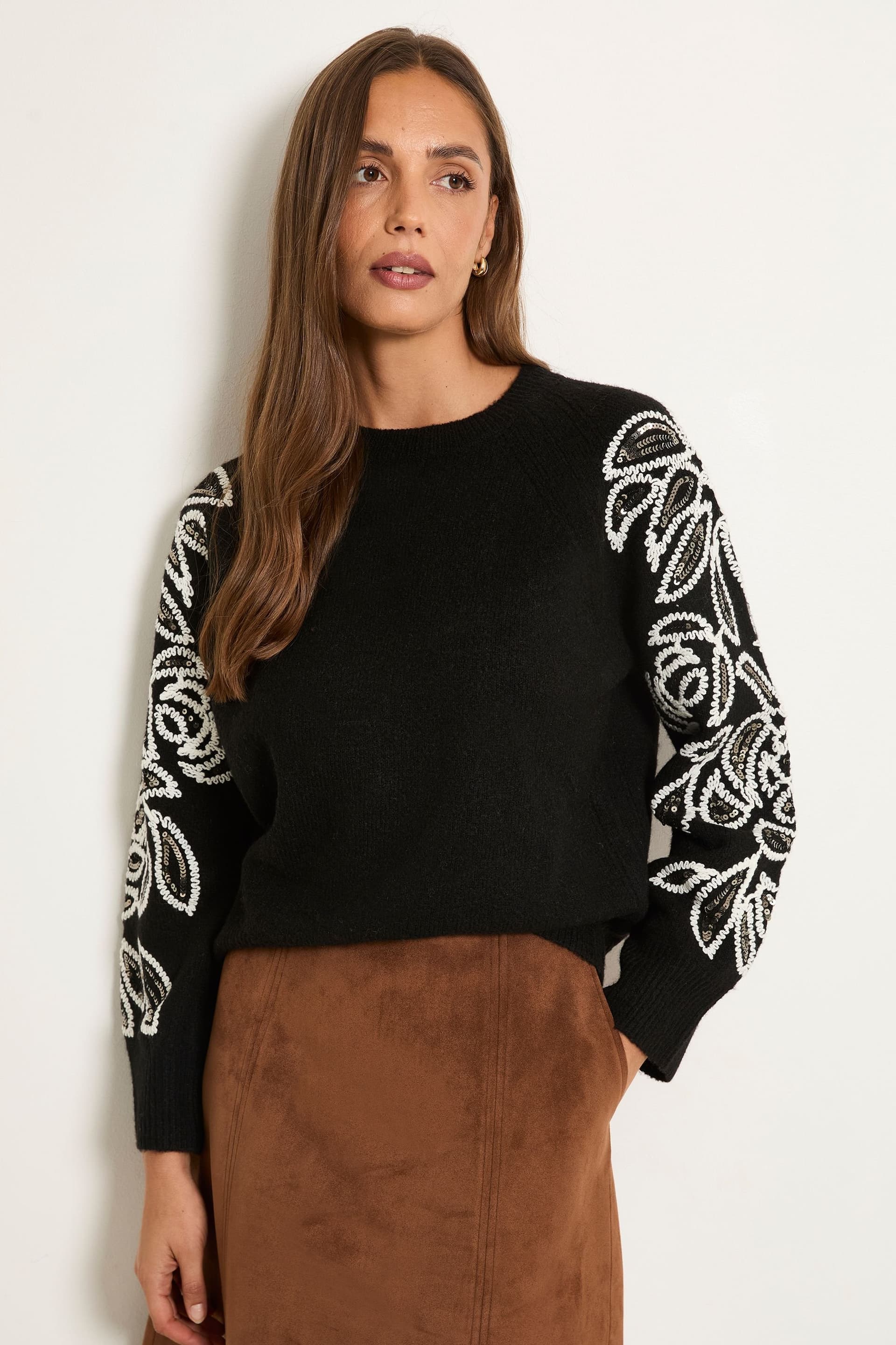 Wallis Wallis Women's Floral Embroidered Sleeve Jumper in Black