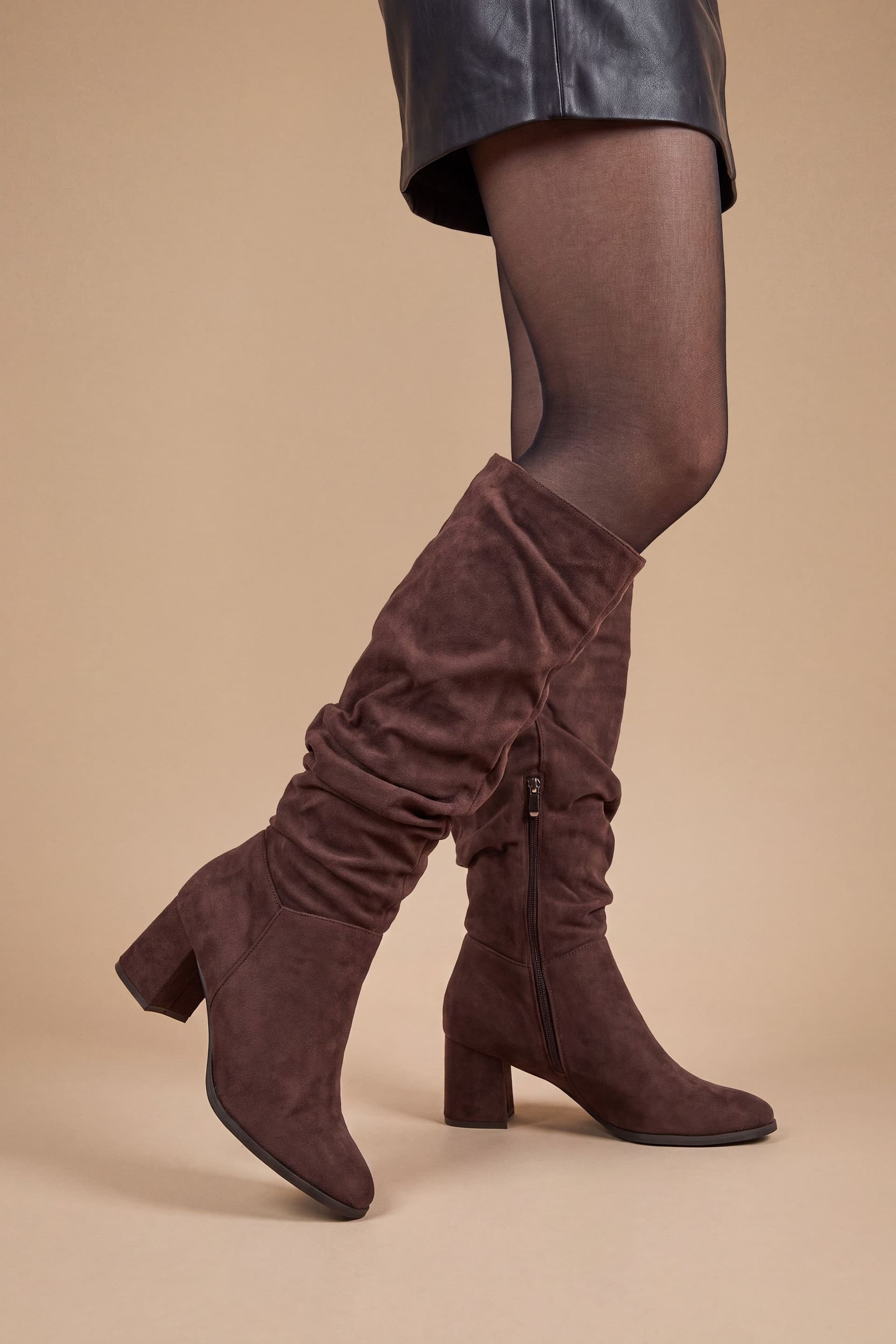 Dorothy Perkins Dorothy Perkins Women's Carla Faux Suede Ruche Medium Block Heel Knee Boots in Chocolate