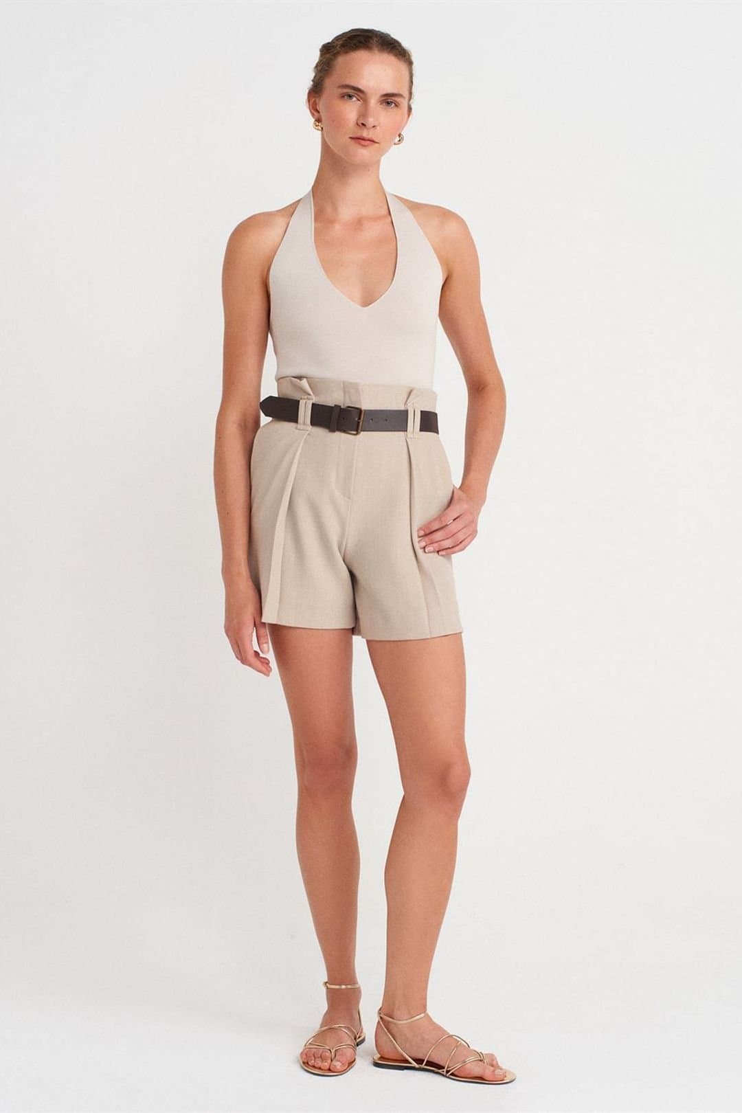 Dilvin Dilvin Women's High-waist Tailored Crepe Shorts With Belt in Beige