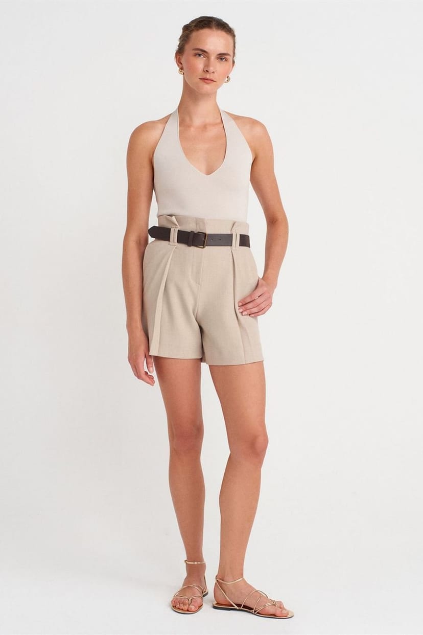 Dilvin Dilvin Women's High-waist Tailored Crepe Shorts With Belt in Beige - 1