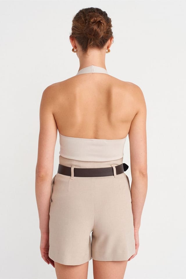Dilvin Dilvin Women's High-waist Tailored Crepe Shorts With Belt in Beige - 2