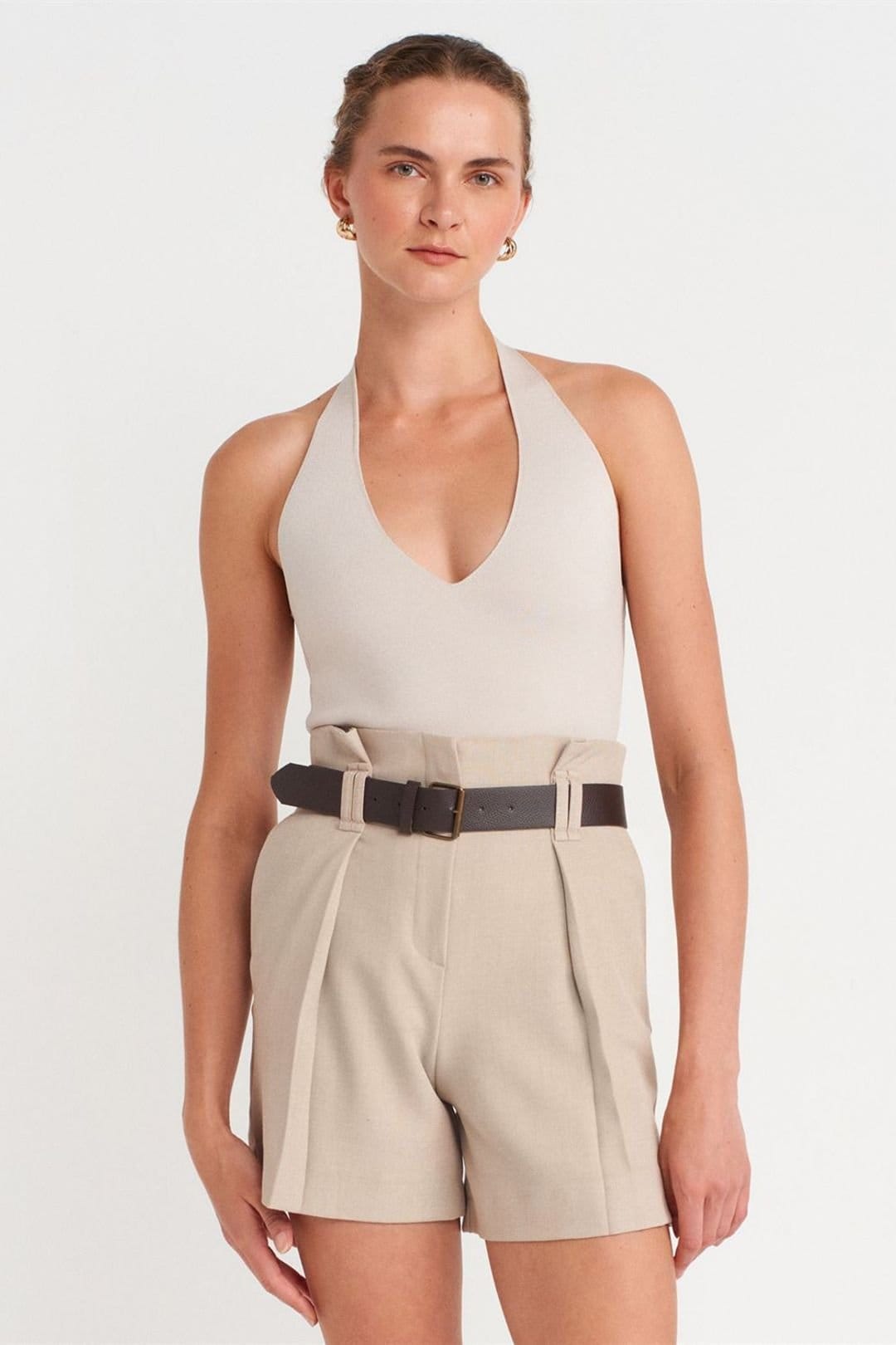 Dilvin Dilvin Women's High-waist Tailored Crepe Shorts With Belt in Beige - 4