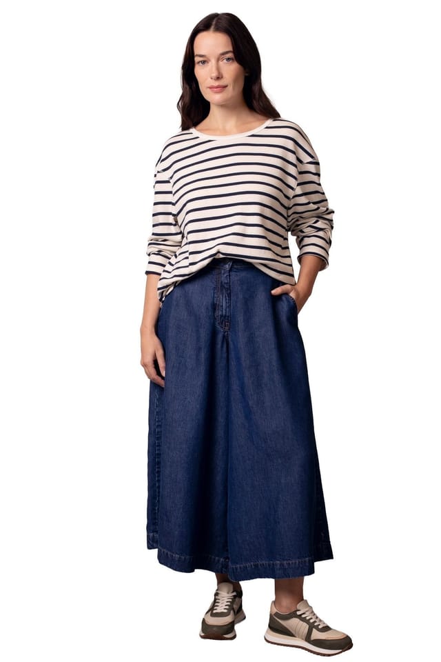 Celtic & Co Celtic & Co Women's Button Back Heavyweight Jersey Top in Off-White - 3