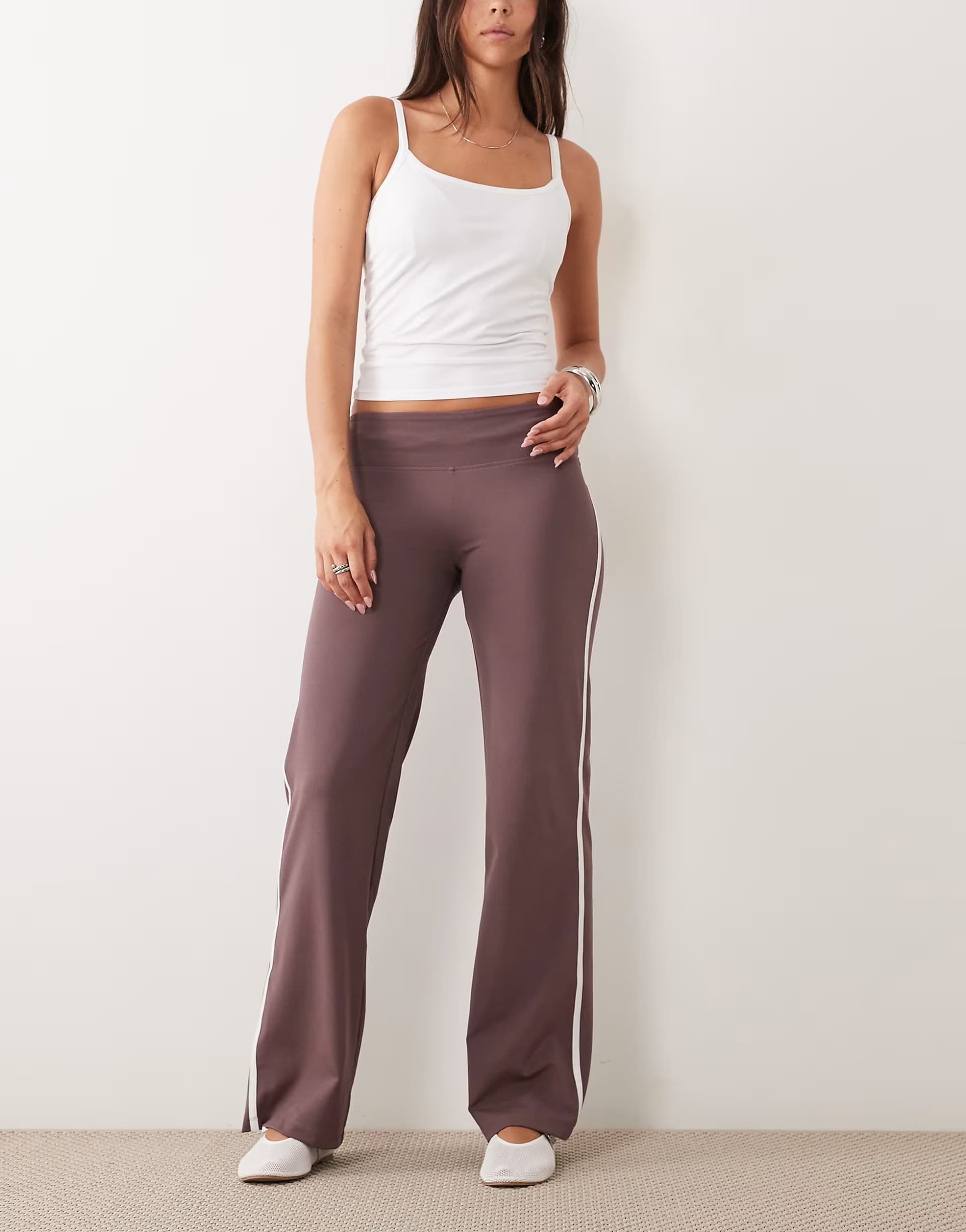 ASOS ASOS DESIGN slim fit yoga pant with side stripe in chocolate