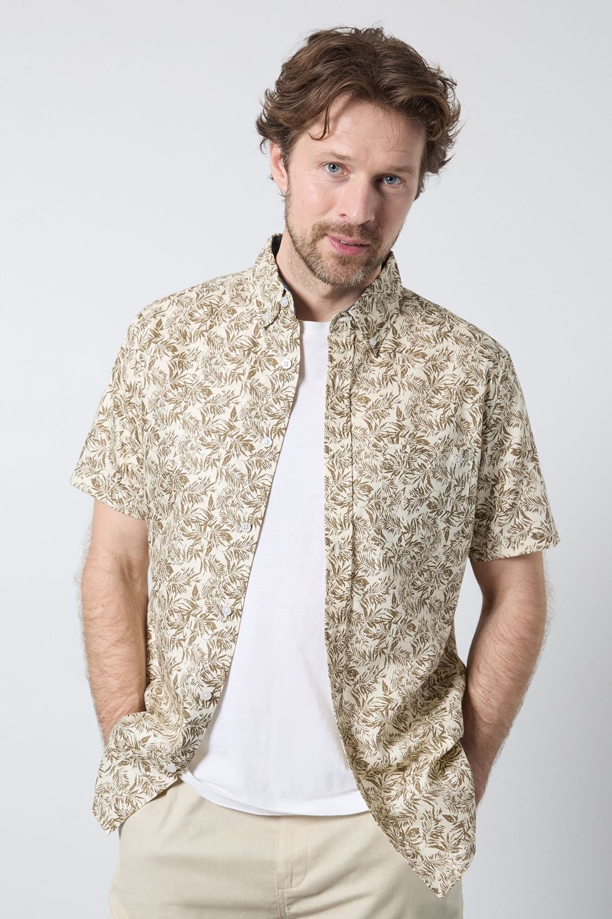 Maine Maine Men's Brown Leaf Print Oxford Short Sleeve Shirt