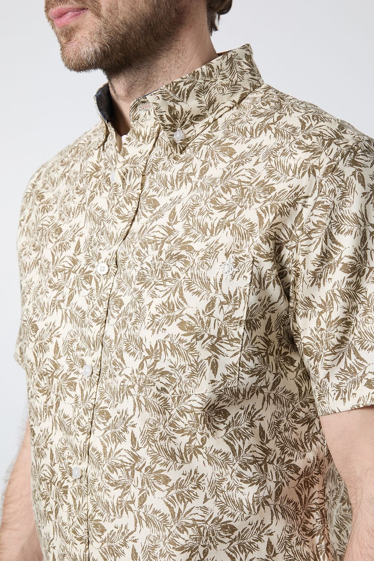 Maine Maine Men's Brown Leaf Print Oxford Short Sleeve Shirt - 4